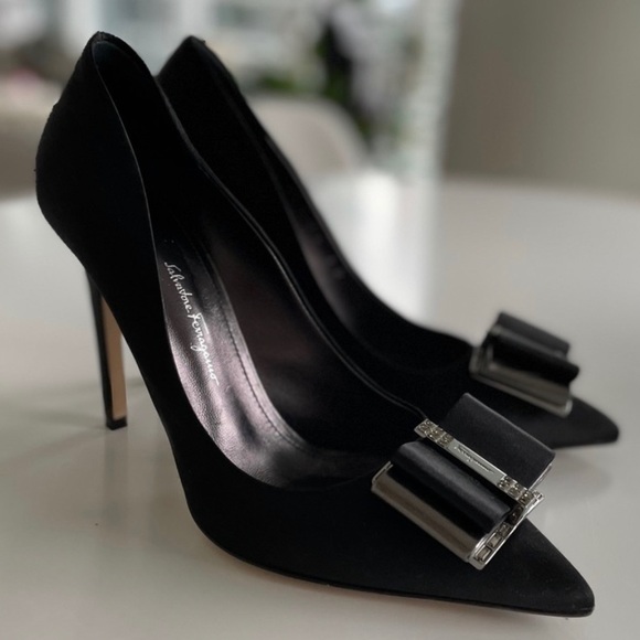 Salvatore Ferragamo Double Bow Pump - Picture 3 of 4